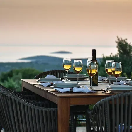 In Rogoznica With 4 Bedrooms, Wifi And Private Swimming Pool Hébergement de vacances Rogoznica (Sibenik-Knin)