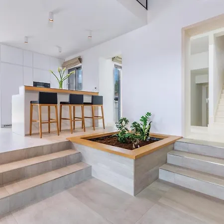 In Rogoznica With 4 Bedrooms, Wifi And Private Swimming Pool *