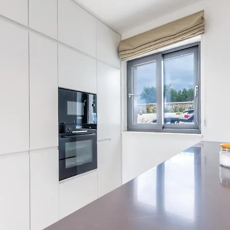 Hébergement de vacances In Rogoznica With 4 Bedrooms, Wifi And Private Swimming Pool