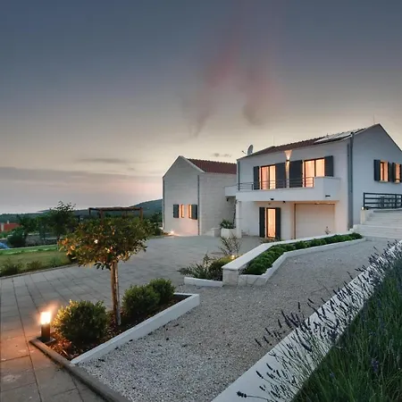 In Rogoznica With 4 Bedrooms, Wifi And Private Swimming Pool Hébergement de vacances *