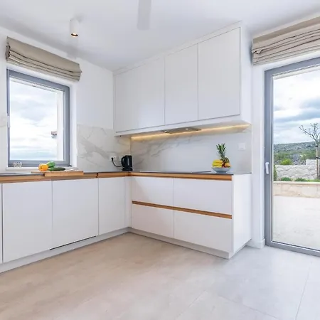 In Rogoznica With 4 Bedrooms, Wifi And Private Swimming Pool Hébergement de vacances