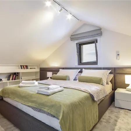 In Rogoznica With 4 Bedrooms, Wifi And Private Swimming Pool Hébergement de vacances *