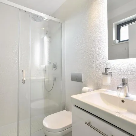 In Rogoznica With 4 Bedrooms, Wifi And Private Swimming Pool *