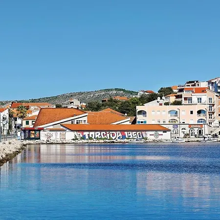 In Rogoznica With 4 Bedrooms, Wifi And Private Swimming Pool Hébergement de vacances *