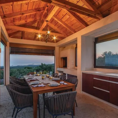 In Rogoznica With 4 Bedrooms, Wifi And Private Swimming Pool Hébergement de vacances