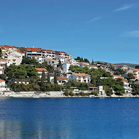 In Rogoznica With 4 Bedrooms, Wifi And Private Swimming Pool Hébergement de vacances Rogoznica (Sibenik-Knin)