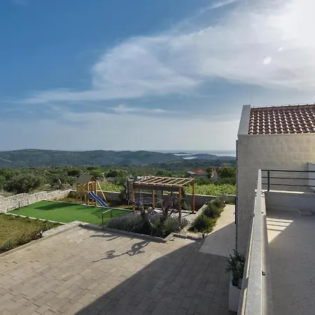 In Rogoznica With 4 Bedrooms, Wifi And Private Swimming Pool Hébergement de vacances Rogoznica (Sibenik-Knin)
