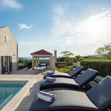 In Rogoznica With 4 Bedrooms, Wifi And Private Swimming Pool * Rogoznica (Sibenik-Knin)