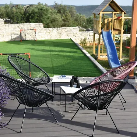 Hébergement de vacances In Rogoznica With 4 Bedrooms, Wifi And Private Swimming Pool *