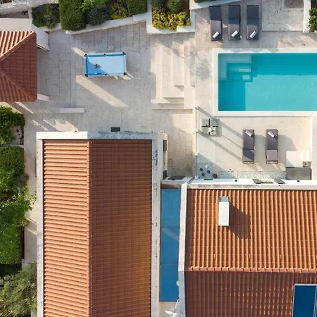 Hébergement de vacances In Rogoznica With 4 Bedrooms, Wifi And Private Swimming Pool