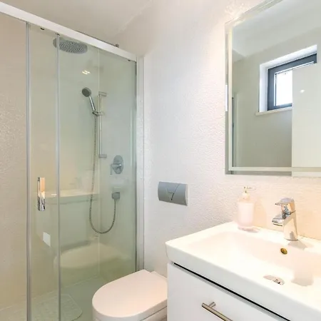Hébergement de vacances In Rogoznica With 4 Bedrooms, Wifi And Private Swimming Pool Rogoznica (Sibenik-Knin)
