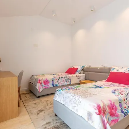 In Rogoznica With 4 Bedrooms, Wifi And Private Swimming Pool