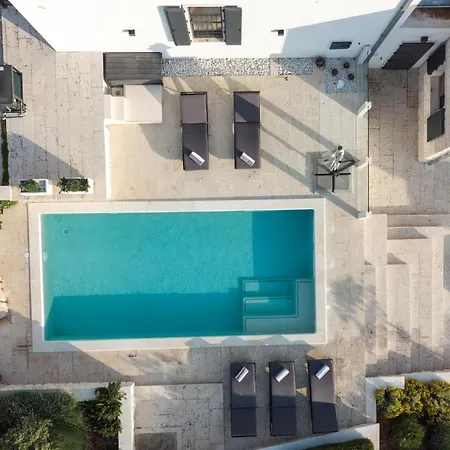 In Rogoznica With 4 Bedrooms, Wifi And Private Swimming Pool